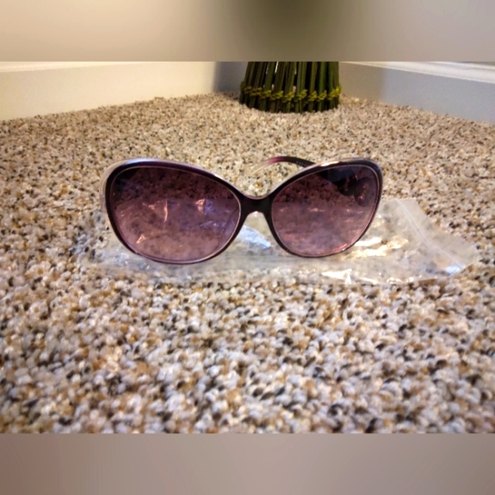 NEW Purple Tinted Women's sunglasses, Metallic Silver O Design on Sides
